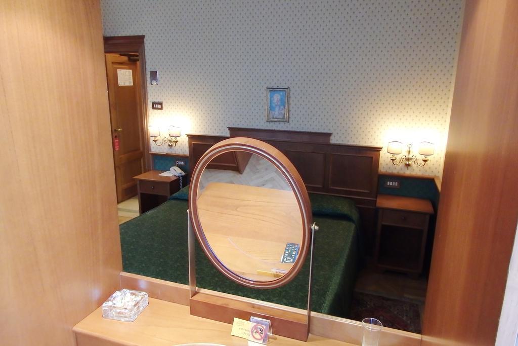 ヴィラ ベルヴェデーレ フィレンツェ 部屋 写真