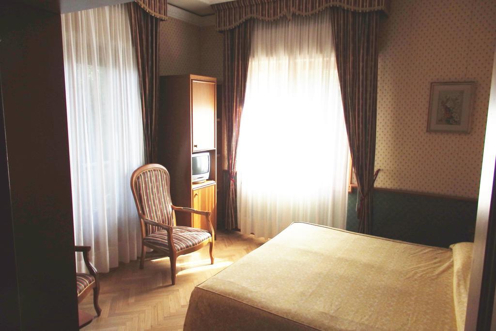 ヴィラ ベルヴェデーレ フィレンツェ 部屋 写真